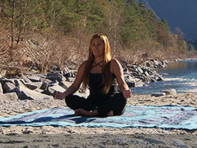 Einfache Sitzhaltung - Sukhasana