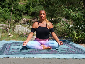 Muktasana - Sitzhaltung der Befreiten